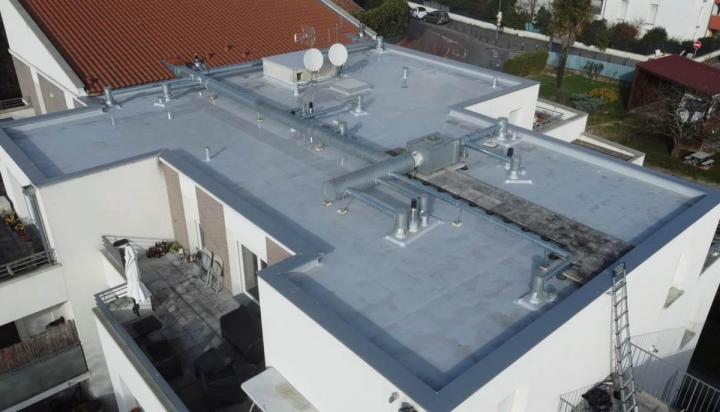 Protégez votre toit des fissures et des infiltrations d'eau avec notre solution d'étanchéité